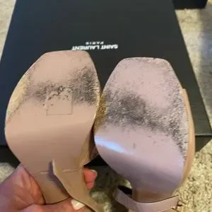 SAINT LAURENT
Vitello Vernice Tribute 105 Sandals 37 Soft Nude Tribute 105 patent leather platform sandals in beige - Saint  main image 3